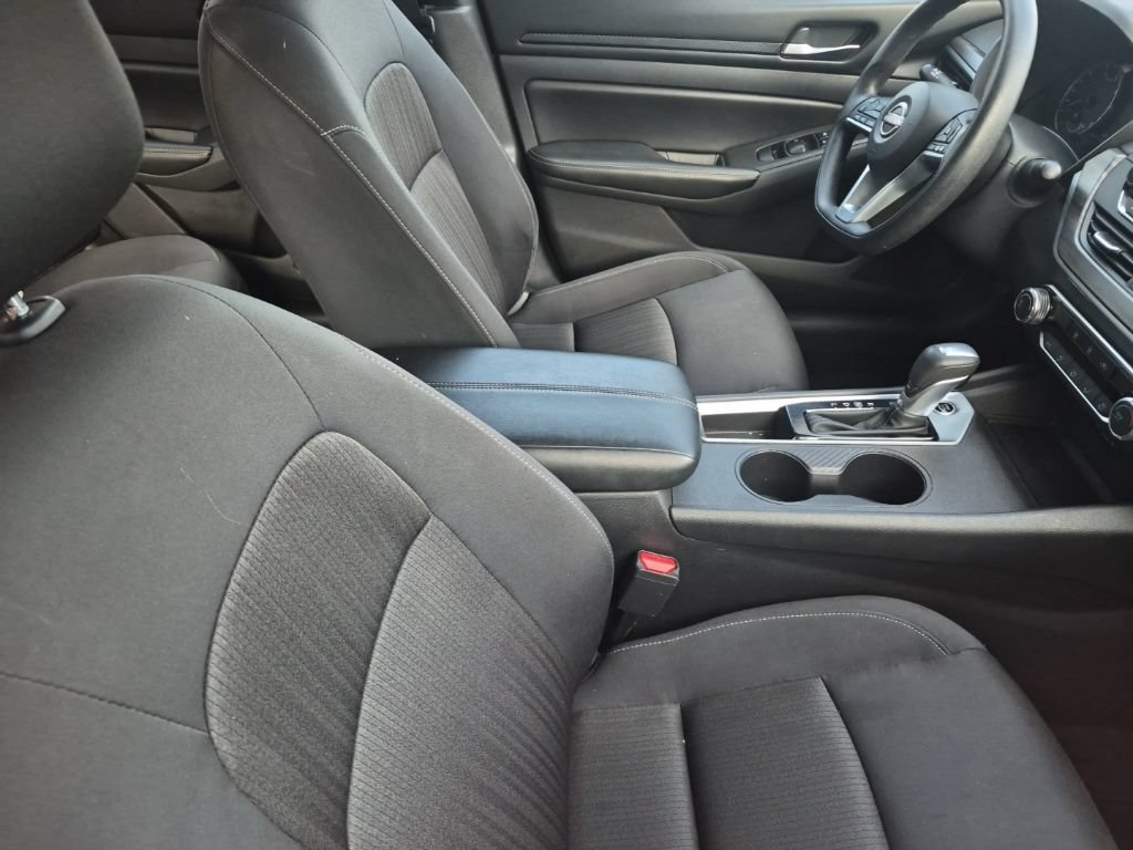Used 2025 Nissan Altima 2.5 SV FWD image 27