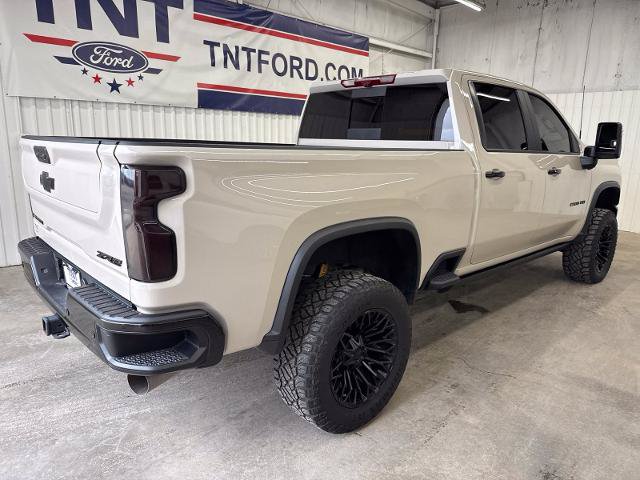 Used 2026 Chevrolet Silverado 2500 ZR2 w/ LPO, Dark Essentials Package AWD/4WD image 9