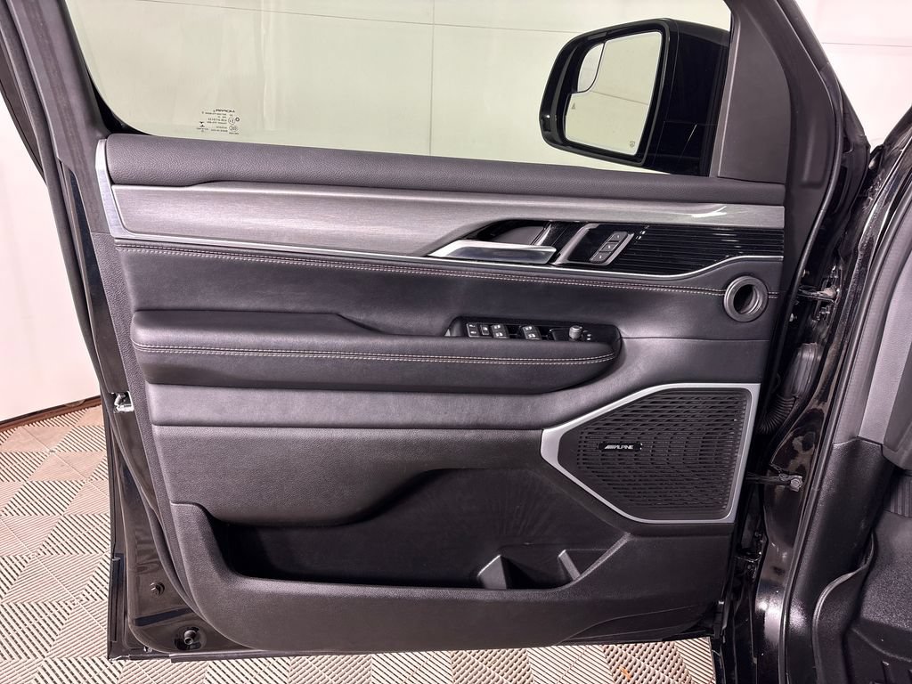 Used 2022 Jeep Wagoneer Series II AWD/4WD image 16