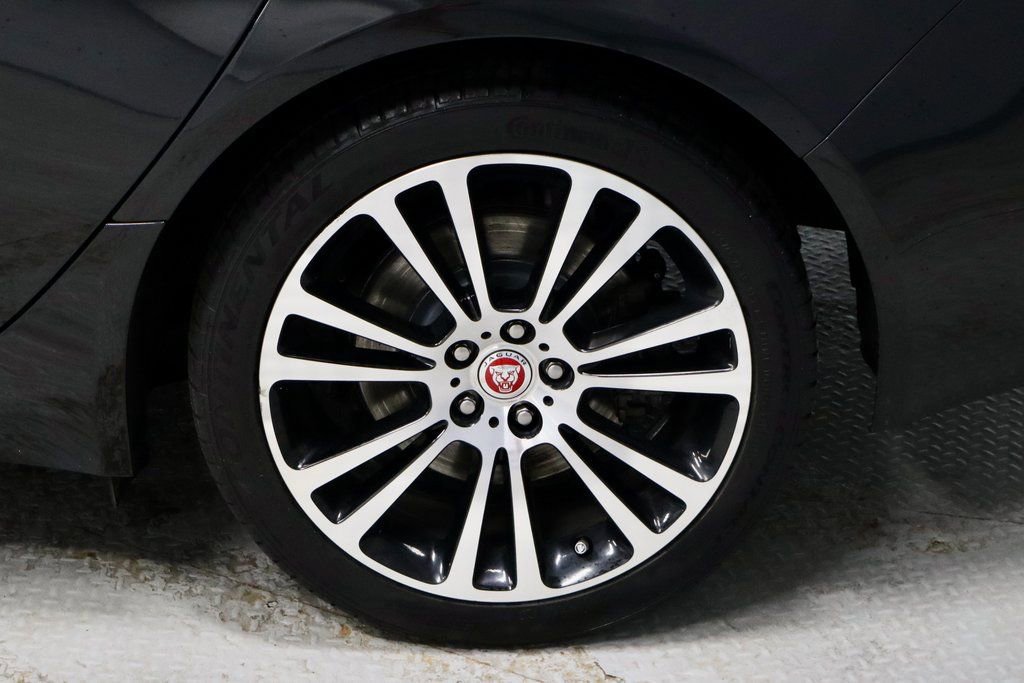 Used 2020 Jaguar XF Prestige image 18