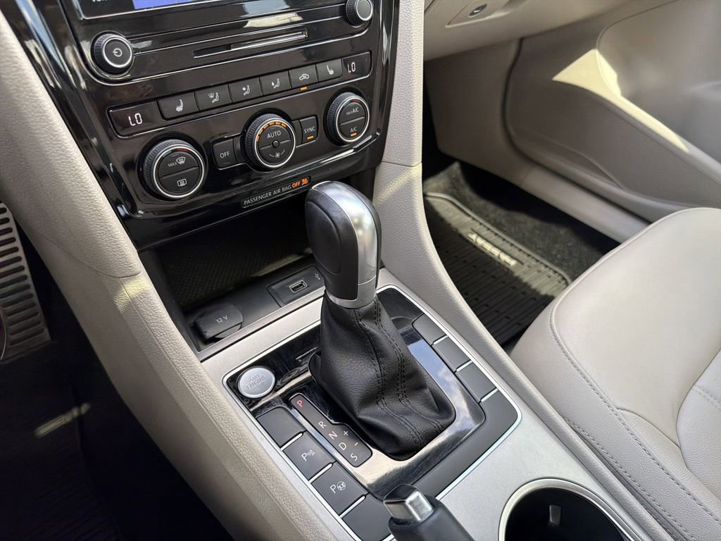 Used 2020 Volkswagen Passat 2.0T SEL image 23