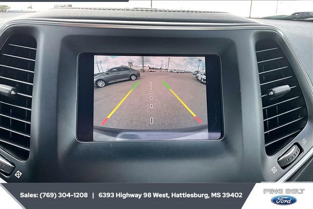 Used 2021 Jeep Cherokee Latitude Plus w/ Mopar Interior Package image 16