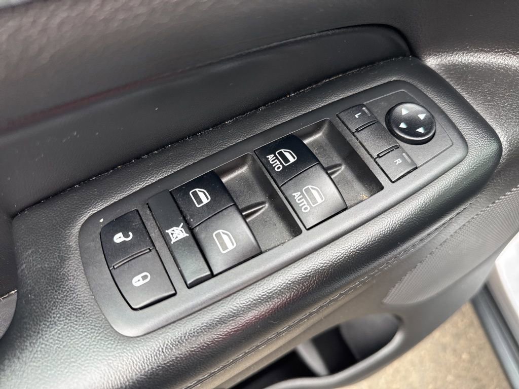 Used 2018 Jeep Grand Cherokee Limited image 16