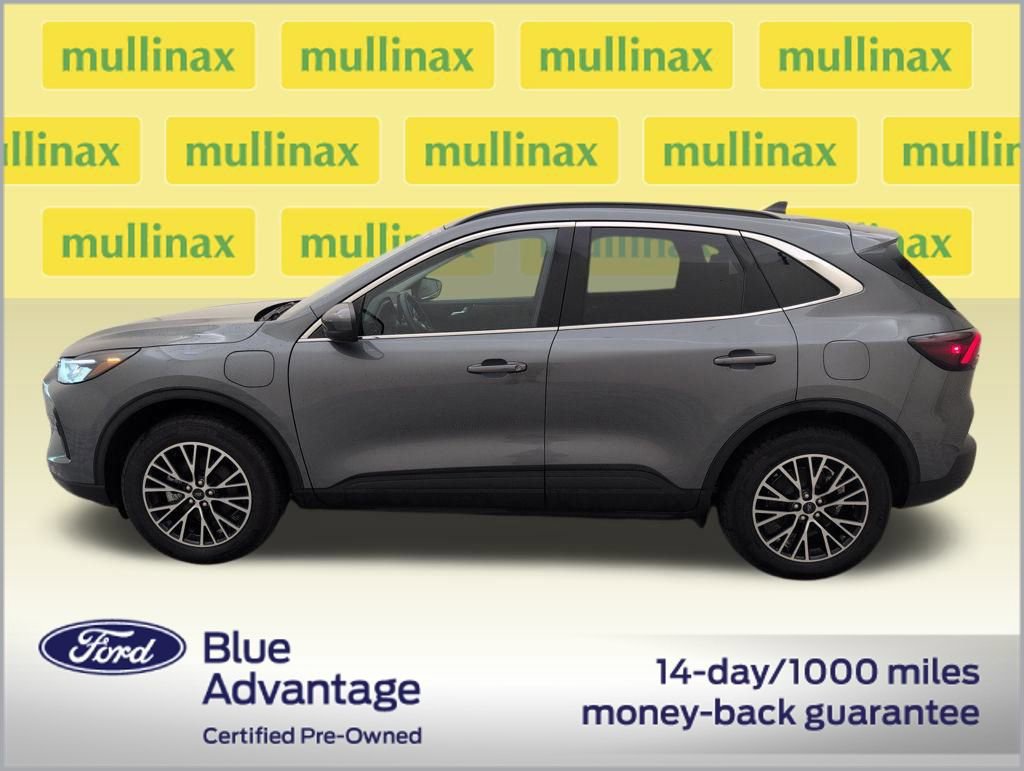 Certified 2025 Ford Escape SE image 2