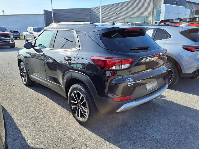 Used 2025 Chevrolet TrailBlazer LT image 2