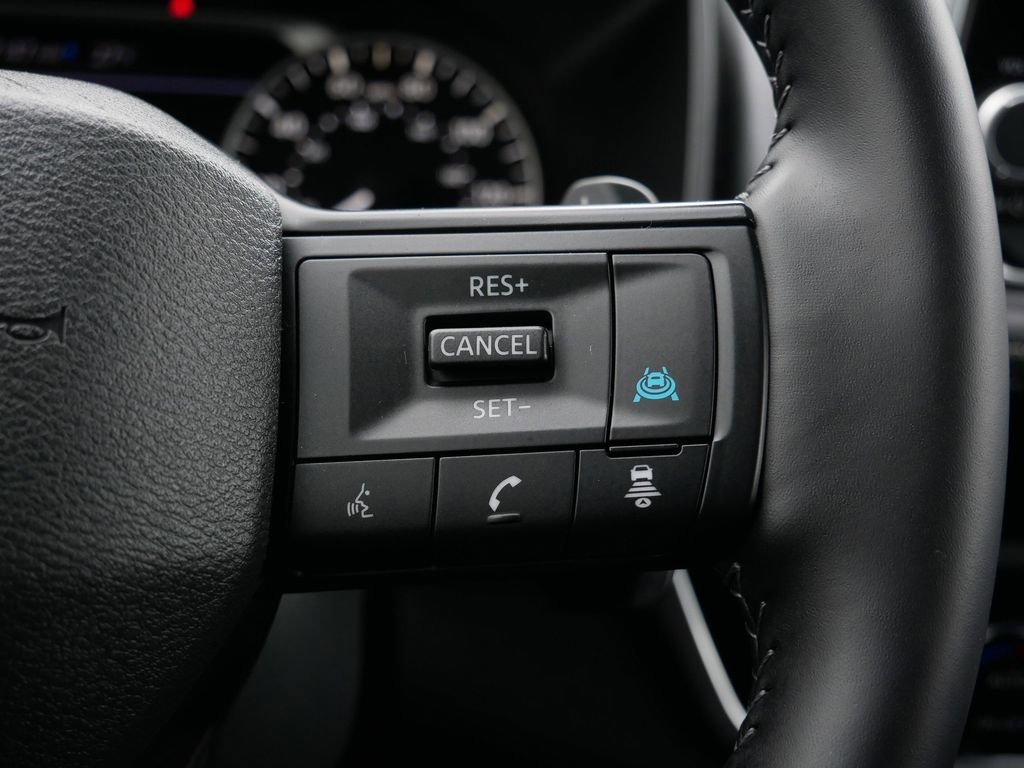 Used 2025 Nissan Rogue SV image 18