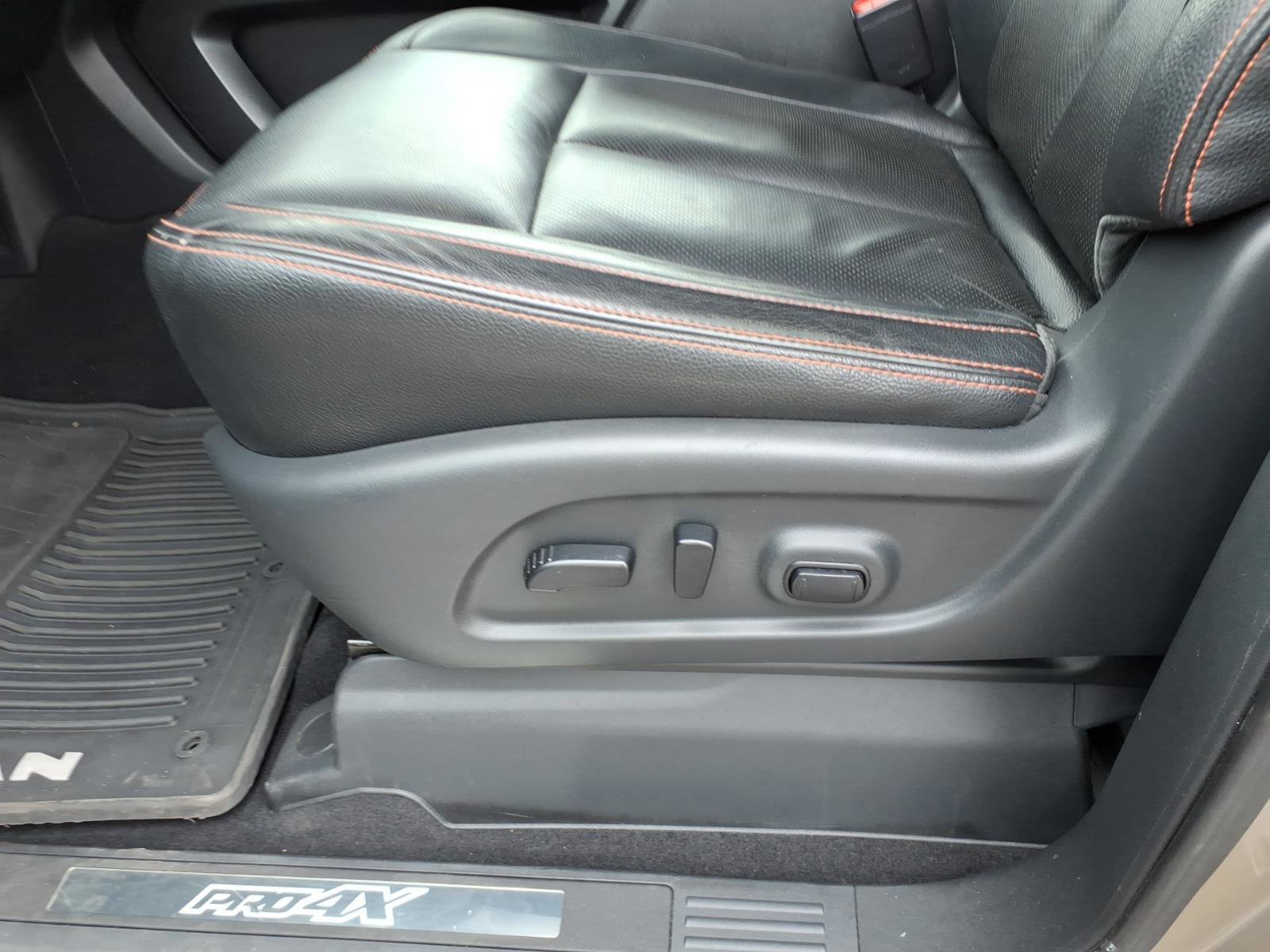 Used 2021 Nissan Titan PRO-4X w/ Pro-4x Convenience Package image 13