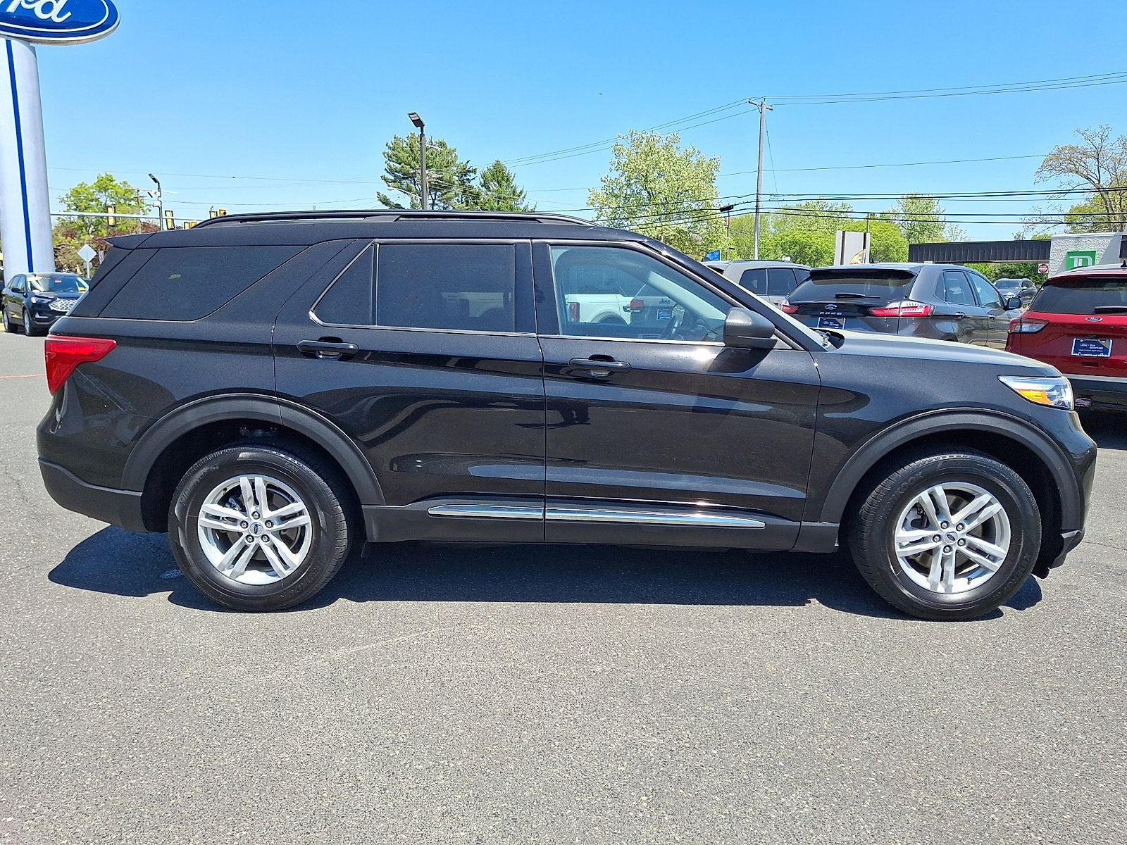 Certified 2024 Ford Explorer XLT AWD/4WD image 12