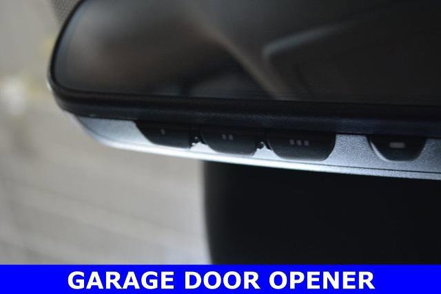 Used 2020 Toyota Highlander XLE AWD/4WD image 22