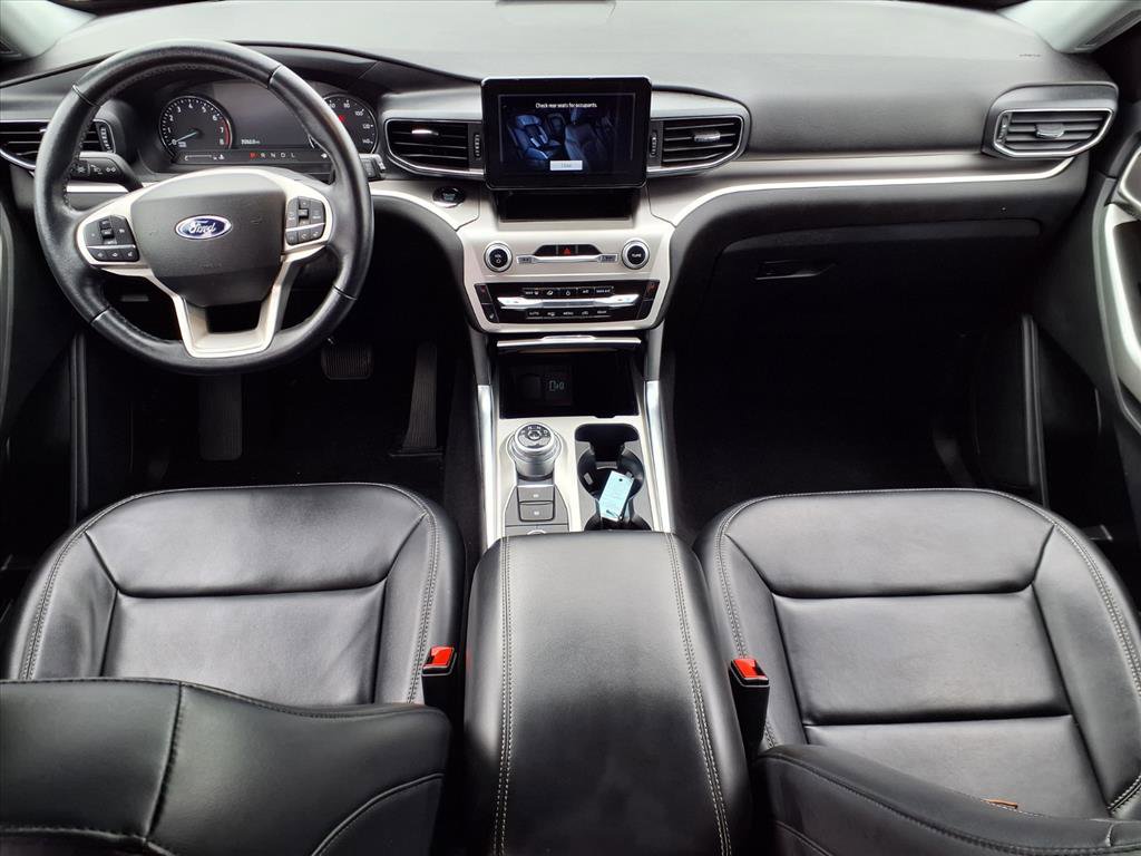 Certified 2022 Ford Explorer XLT w/ Equipment Group 202A image 11