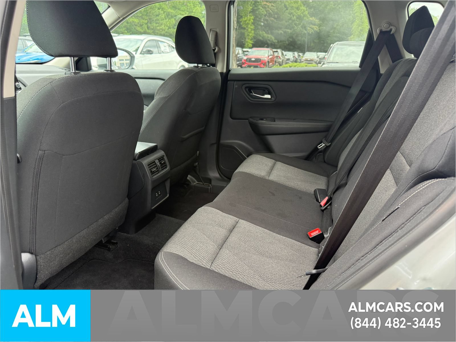 Used 2025 Nissan Rogue SV FWD image 9