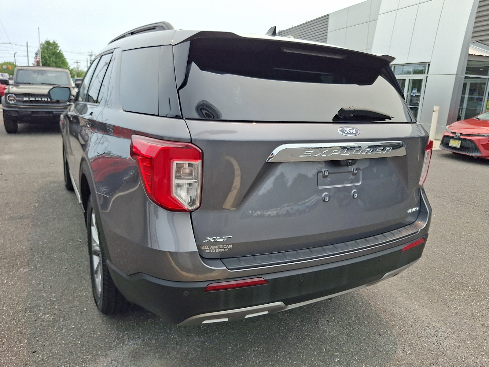 Certified 2022 Ford Explorer XLT w/ Equipment Group 202A AWD/4WD image 8