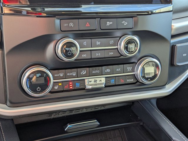 Certified 2024 Ford Expedition XLT image 32