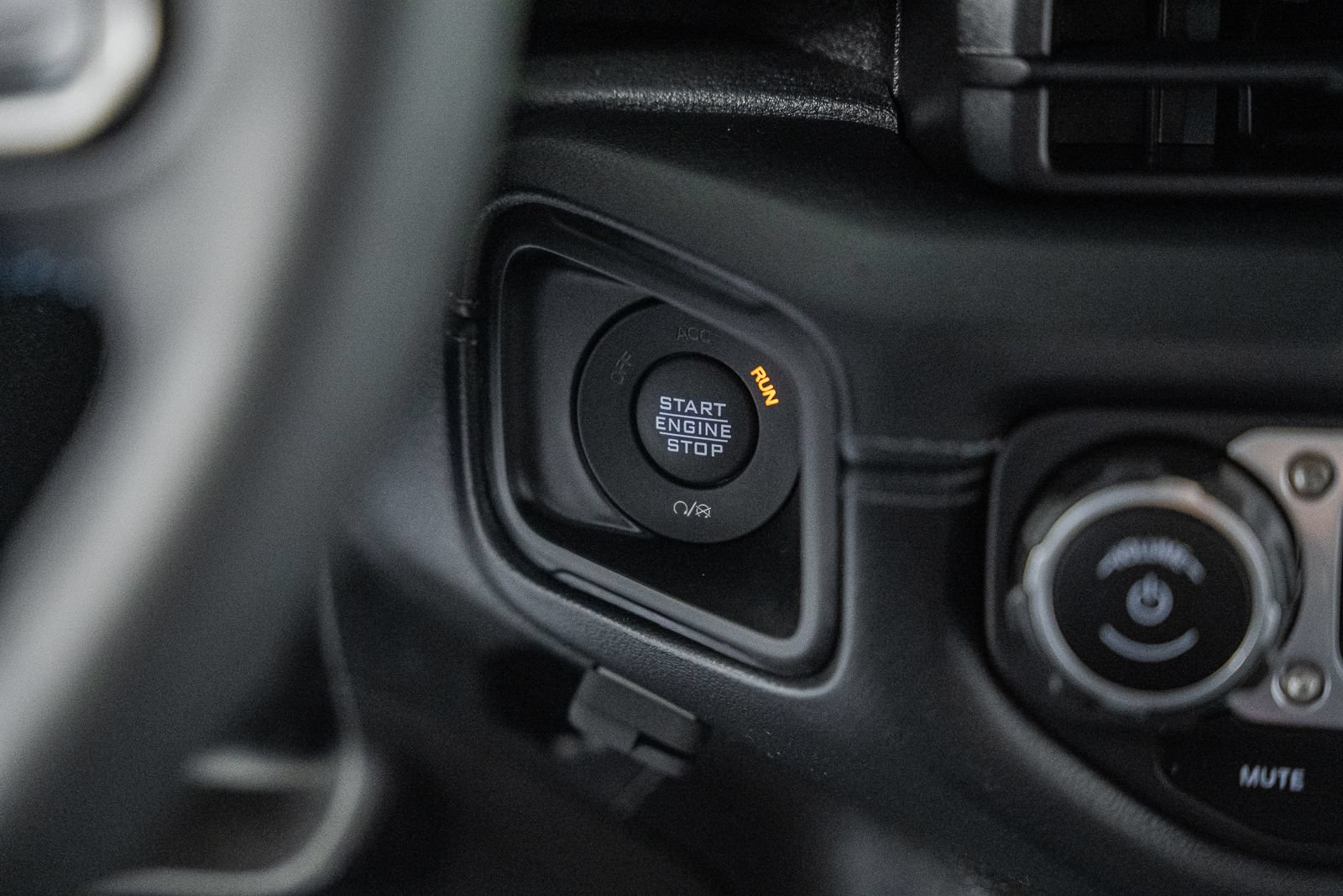 Used 2024 Jeep Wrangler Unlimited Rubicon 4xe AWD/4WD image 32