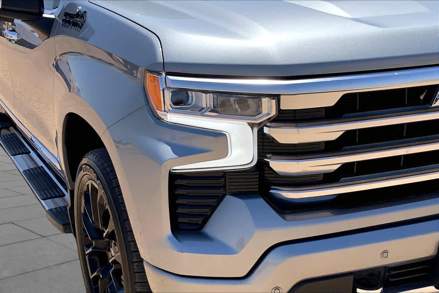 Used 2024 Chevrolet Silverado 1500 High Country w/ High Country Premium Package AWD/4WD image 28