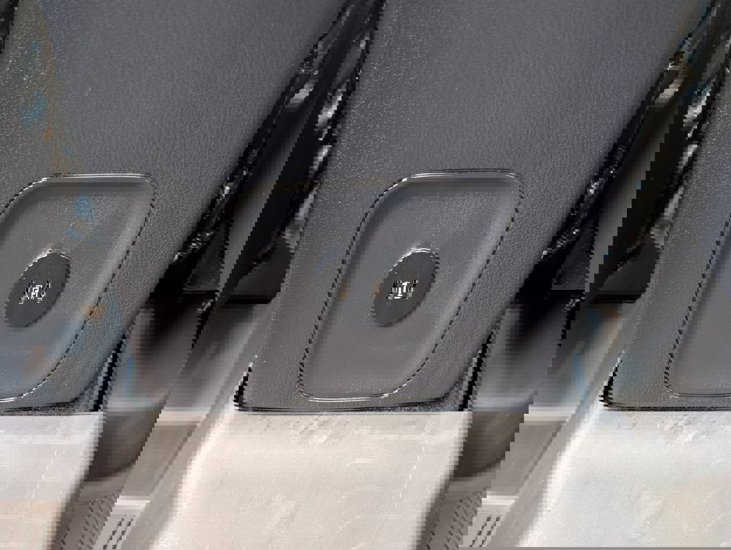 Certified 2023 Ford Escape SE w/ PHEV Premium Package image 18