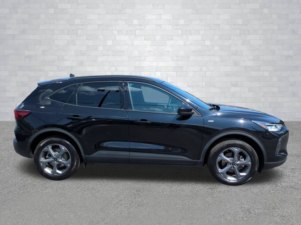 Certified 2025 Ford Escape ST-Line Select AWD/4WD image 3