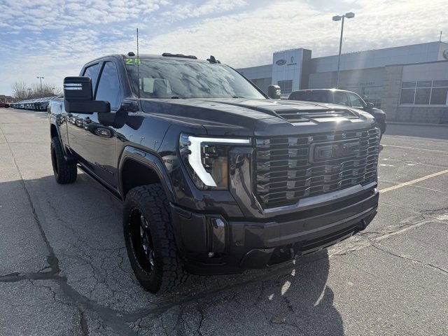 Used 2024 GMC Sierra 2500 Denali Ultimate image 2