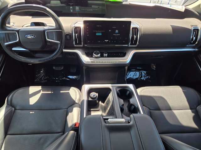 Certified 2025 Ford Expedition Platinum AWD/4WD image 16