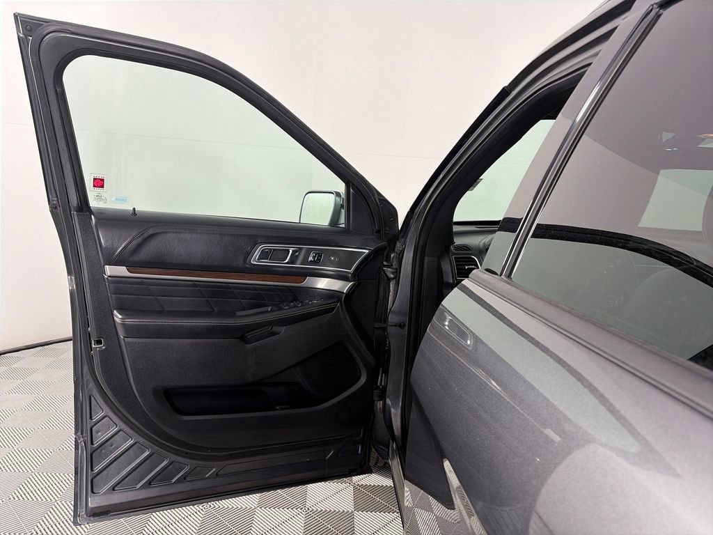 Certified 2017 Ford Explorer Platinum AWD/4WD image 10