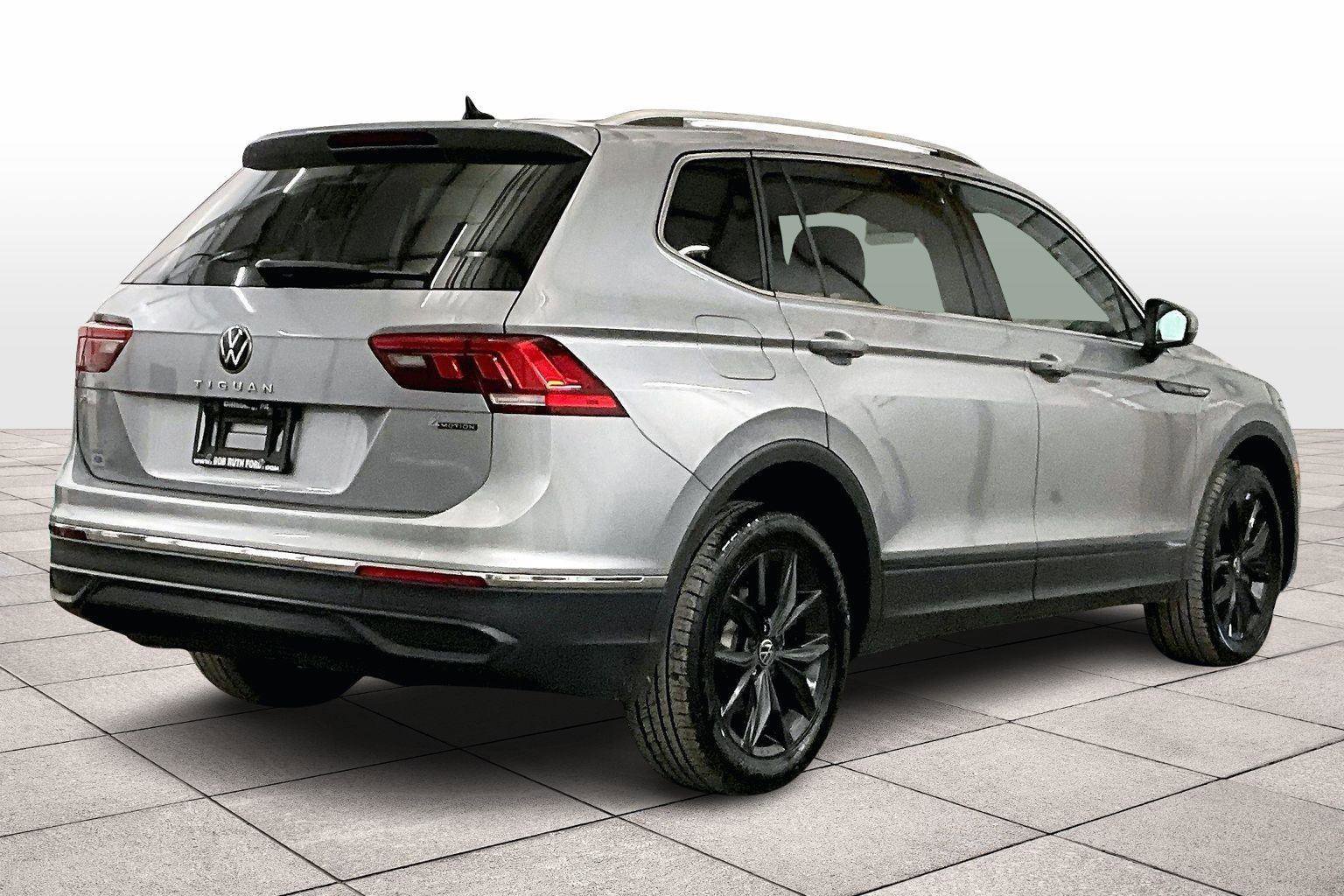 Used 2024 Volkswagen Tiguan SE image 3