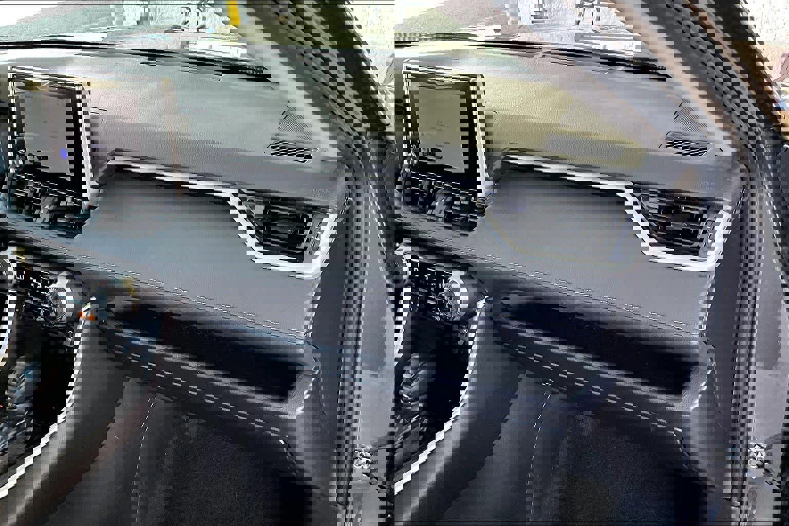 Used 2024 Toyota RAV4 XLE image 18