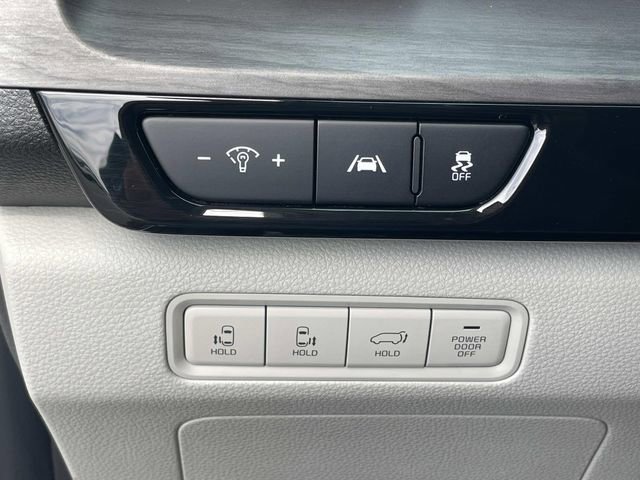 Used 2024 Kia Carnival EX image 17