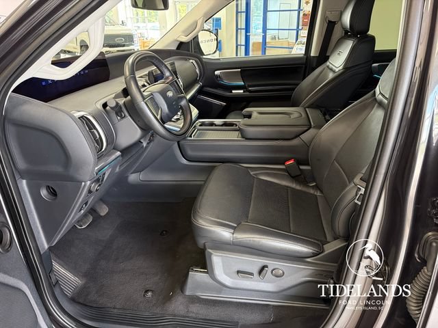 Certified 2025 Ford Expedition Platinum w/ Driver's Package AWD/4WD image 11