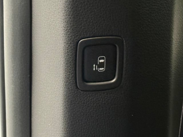 Used 2022 Kia Carnival LX FWD image 38