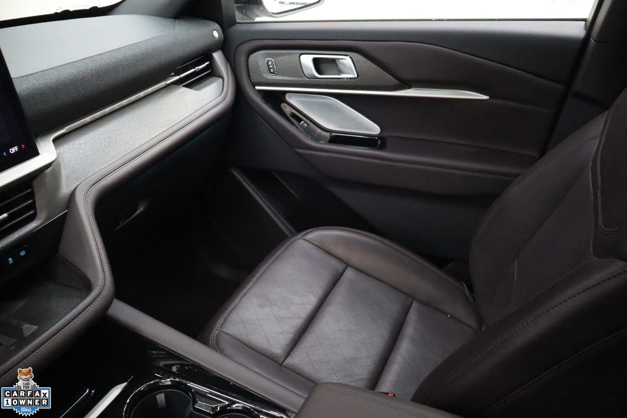 Certified 2025 Ford Explorer Platinum RWD image 29