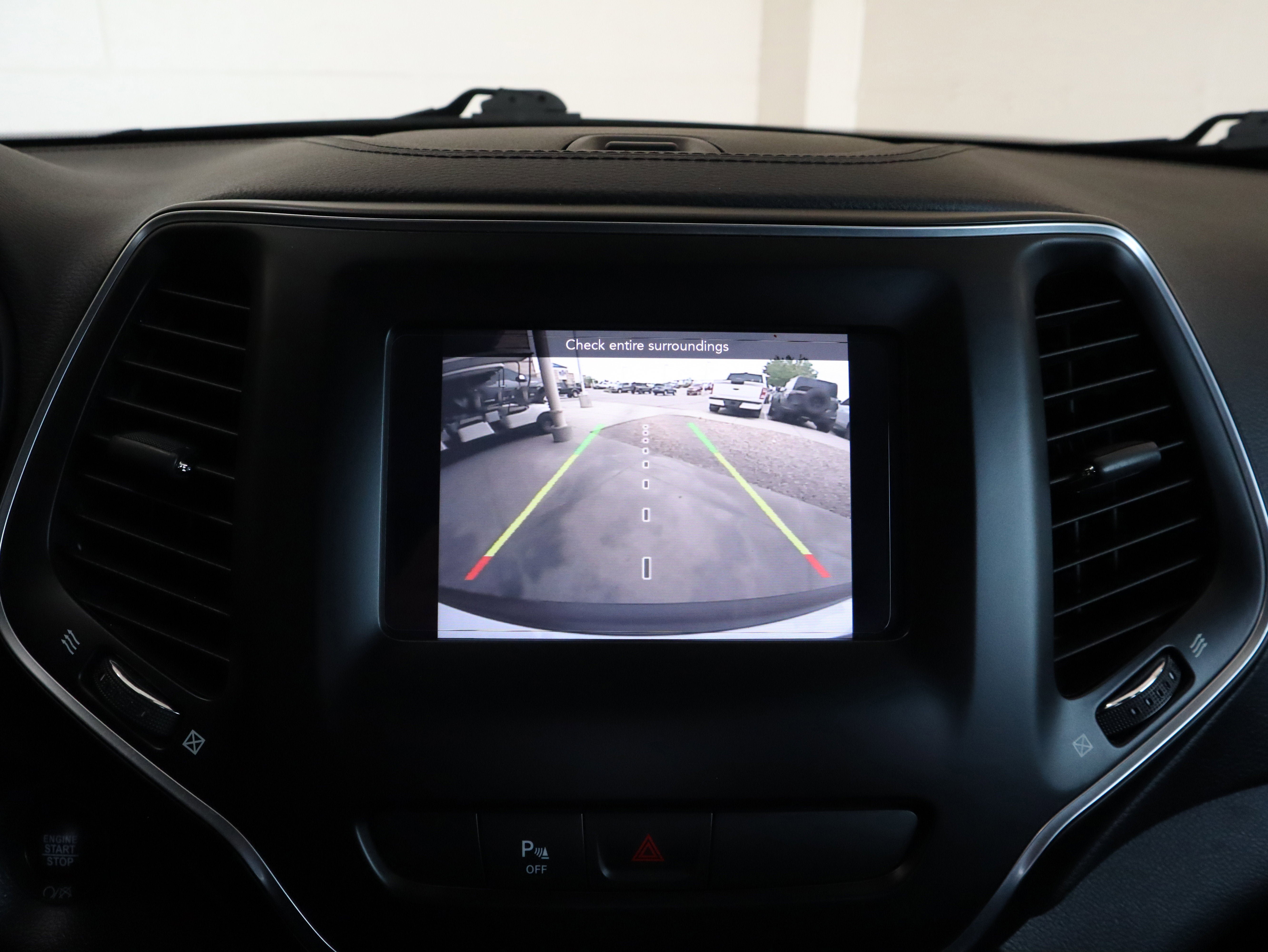 Used 2019 Jeep Cherokee Latitude Plus FWD image 29