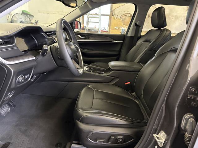 Used 2024 Jeep Grand Cherokee L Limited AWD/4WD image 14