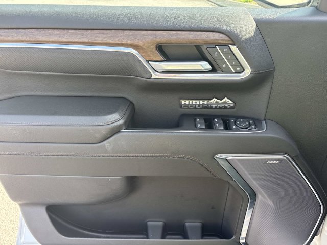 Used 2023 Chevrolet Silverado 1500 High Country w/ Technology Package AWD/4WD image 12