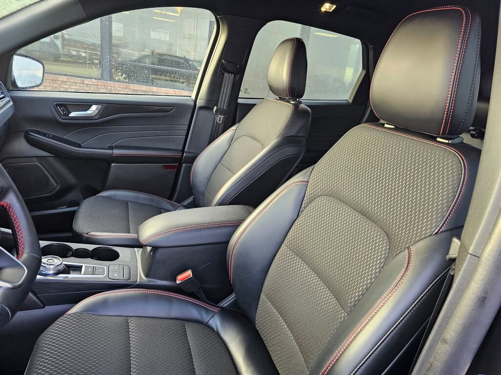 Certified 2025 Ford Escape ST-Line image 18