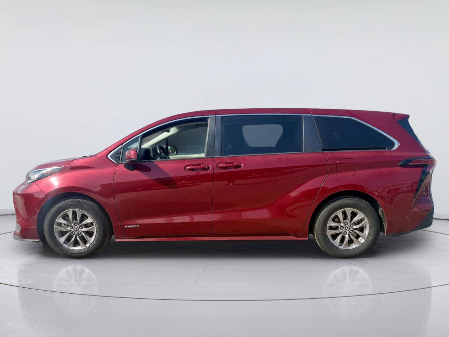 Used 2021 Toyota Sienna LE FWD image 6