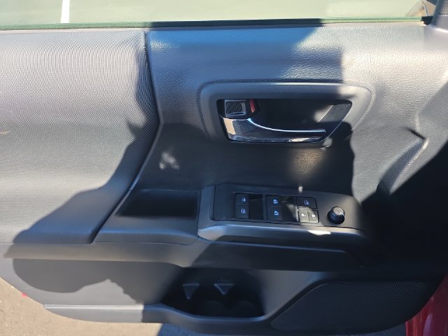 Used 2019 Toyota Tacoma TRD Sport w/ Technology Package AWD/4WD image 13