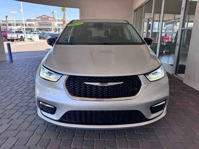 Used 2024 Chrysler Pacifica Touring-L FWD image 8