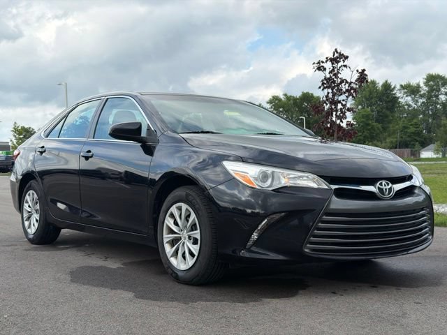 Used 2017 Toyota Camry LE FWD image 1