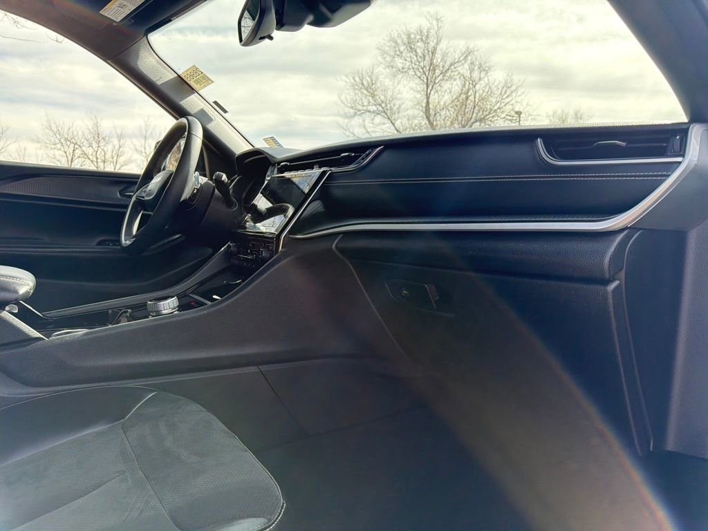 Used 2023 Jeep Grand Cherokee L Laredo image 36