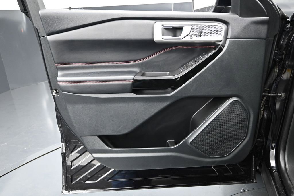 Certified 2023 Ford Explorer ST-Line w/ Class IV Trailer Tow Package AWD/4WD image 15