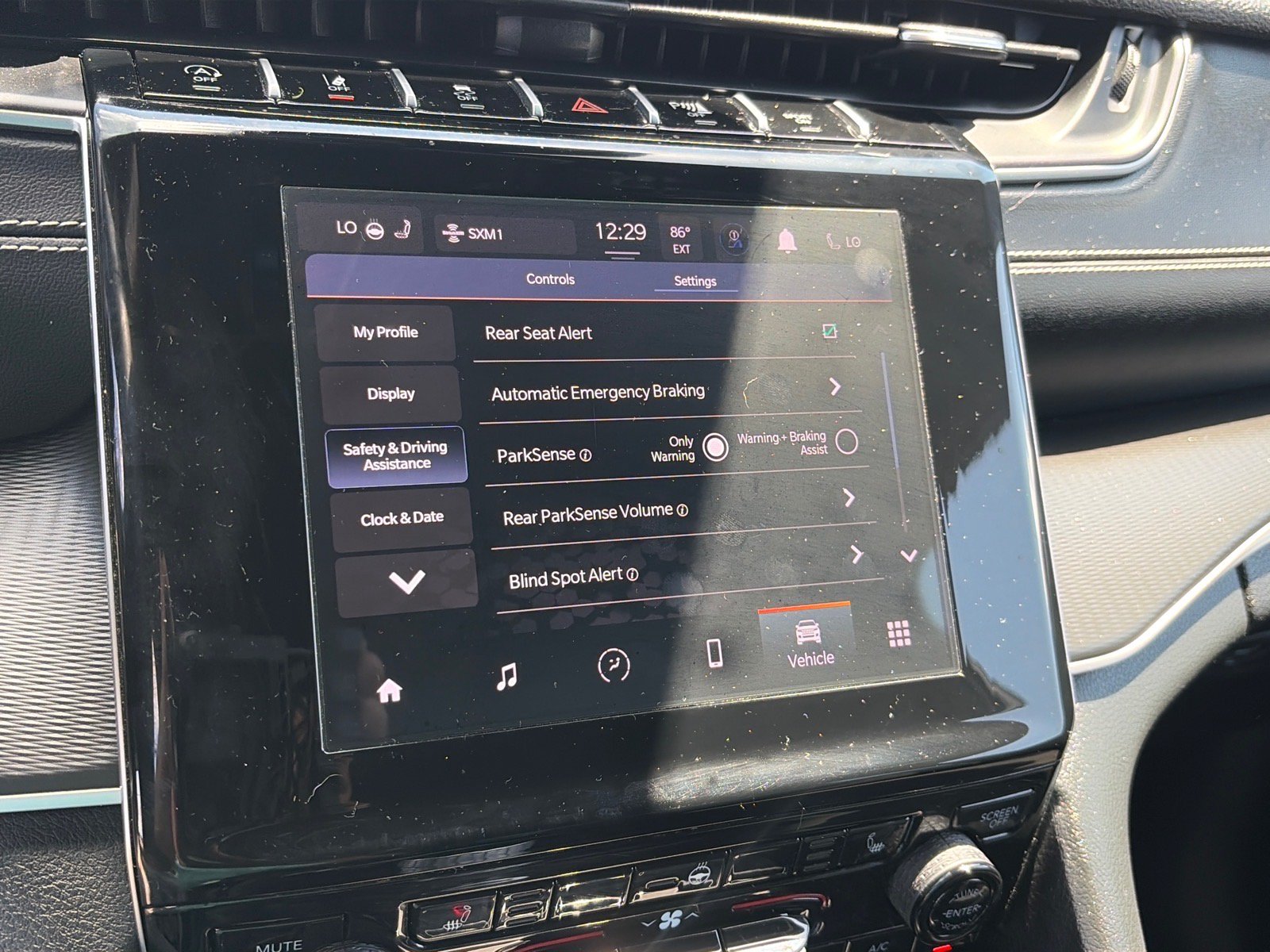 Used 2023 Jeep Grand Cherokee Altitude AWD/4WD image 11