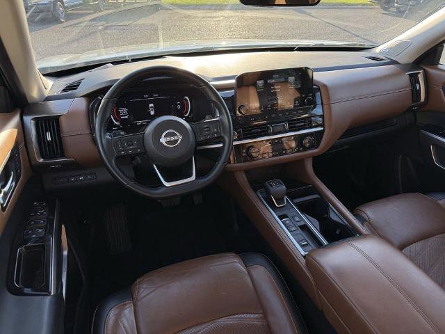 Used 2023 Nissan Pathfinder Platinum image 17