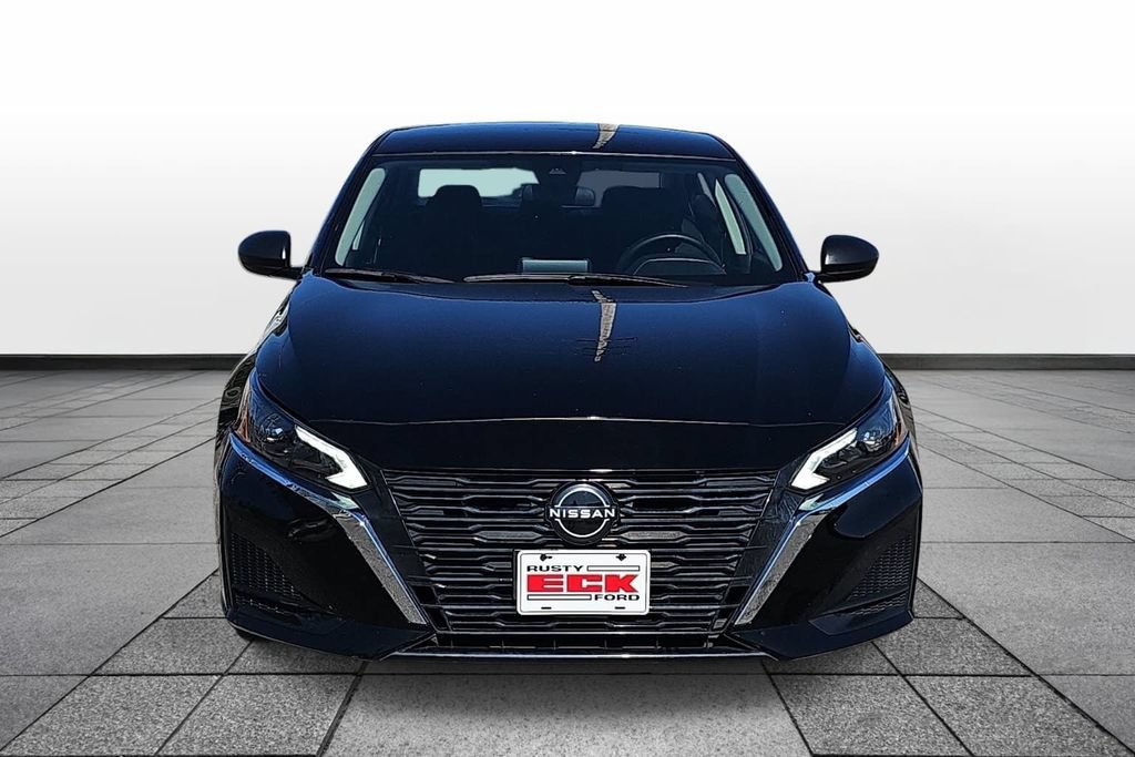 Used 2024 Nissan Altima 2.5 SV FWD image 2