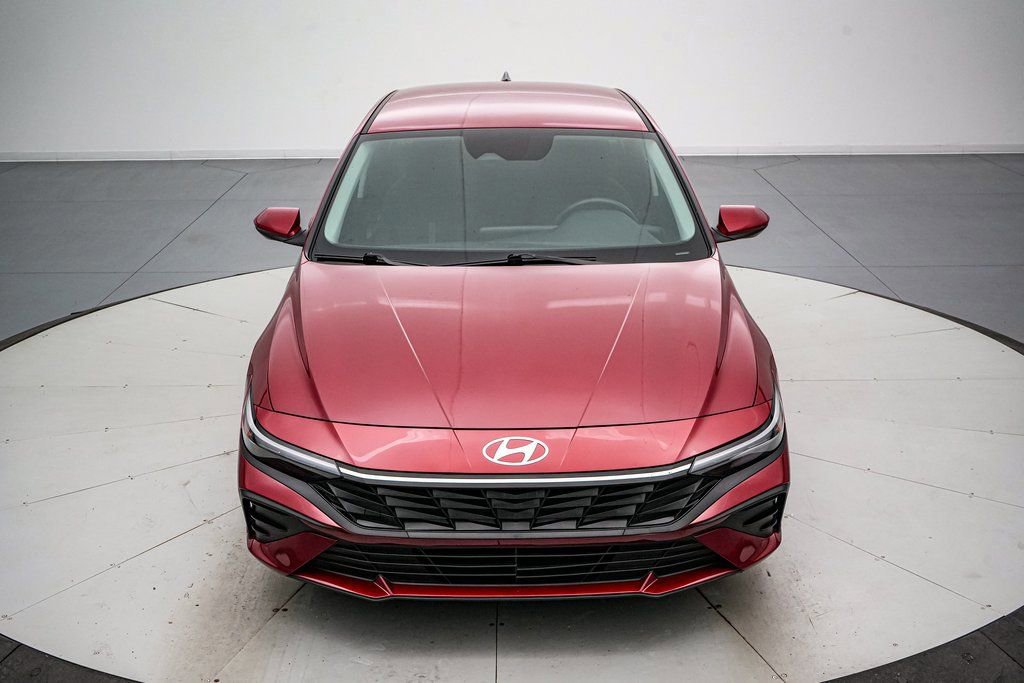 Used 2025 Hyundai Elantra SE image 9