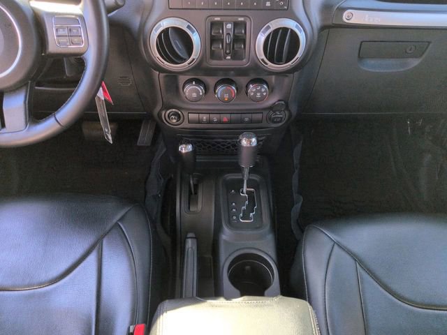 Used 2018 Jeep Wrangler Unlimited Sahara w/ Connectivity Group image 19