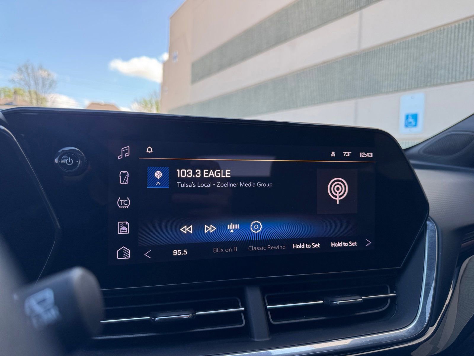 Used 2024 Chevrolet Trax RS w/ Sunroof Package image 24