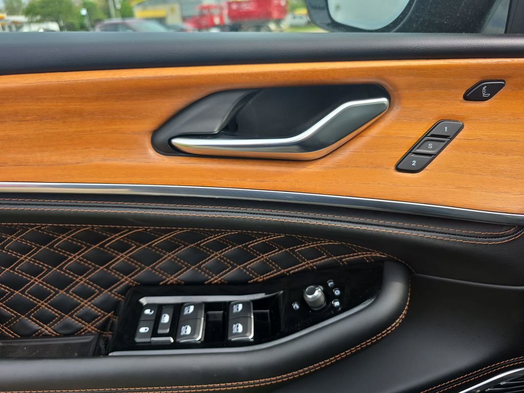 Used 2024 Jeep Grand Cherokee L Summit AWD/4WD image 17