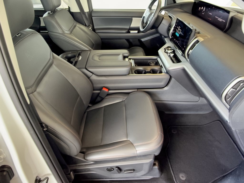Certified 2025 Ford Expedition Active AWD/4WD image 30