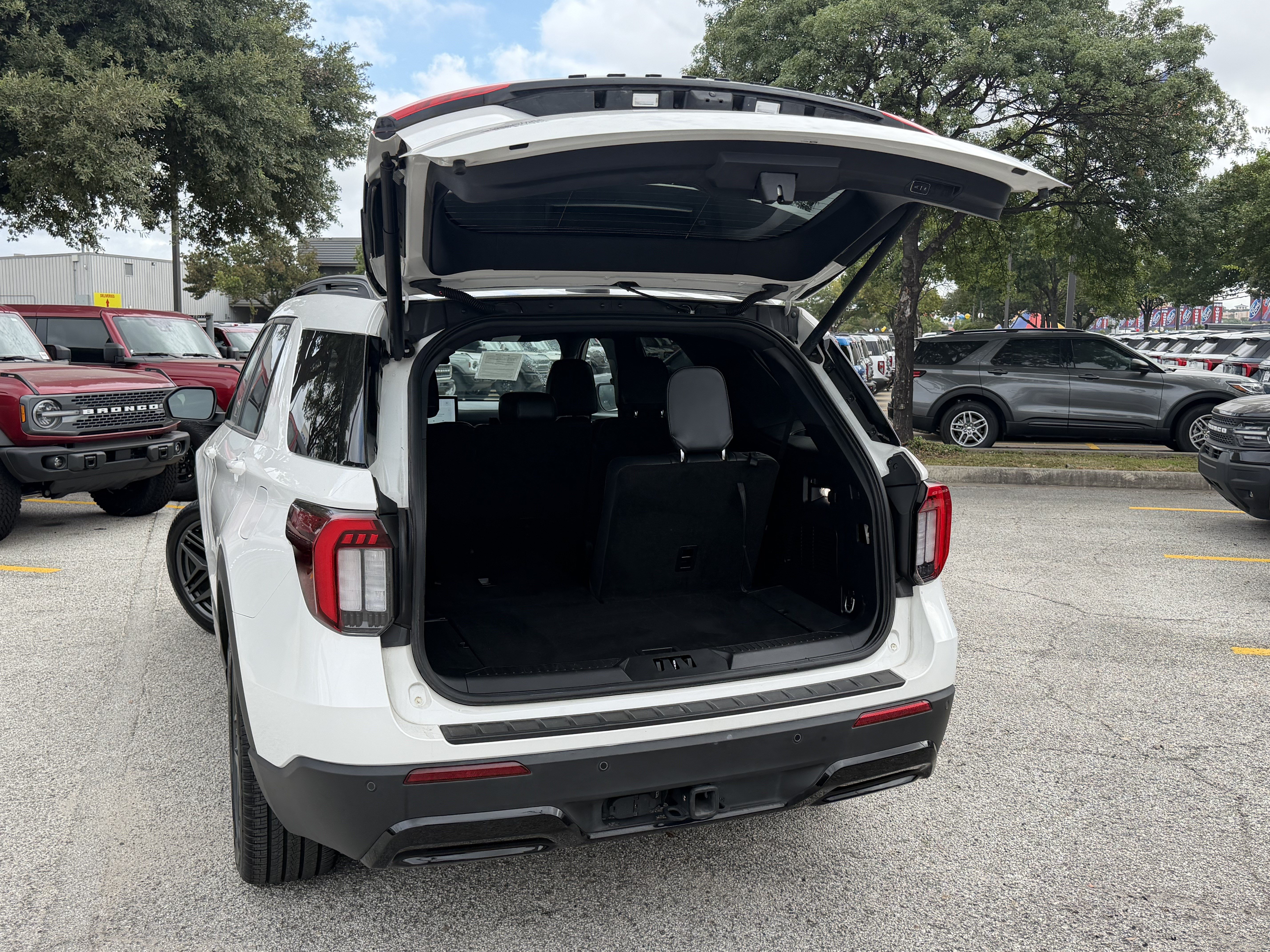 Certified 2025 Ford Explorer ST-Line w/ ST-Line Street Pack AWD/4WD image 8