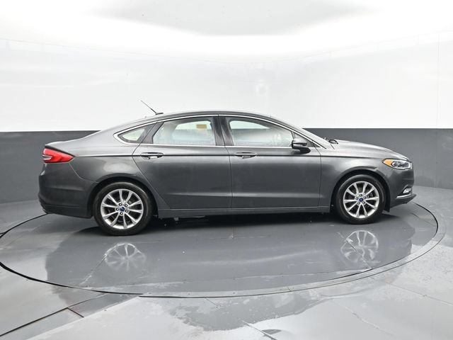 Certified 2017 Ford Fusion SE FWD image 4